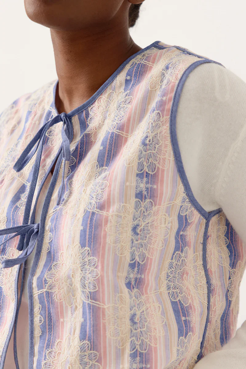 Artlove Lysarene Embroidered Vest - Image 4