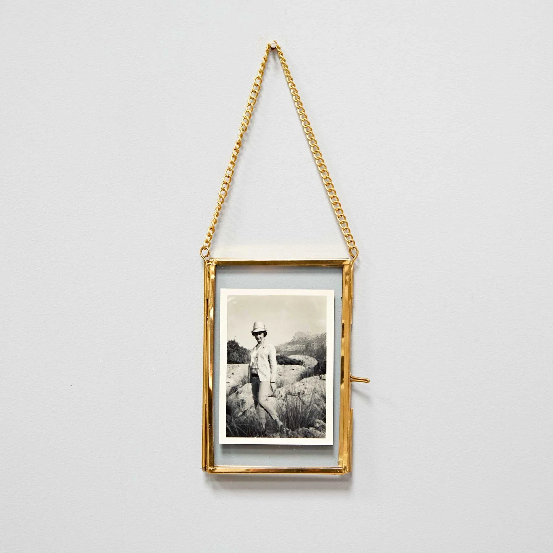 Dia Gold Recycled Glass Hanging Frame - Image 4