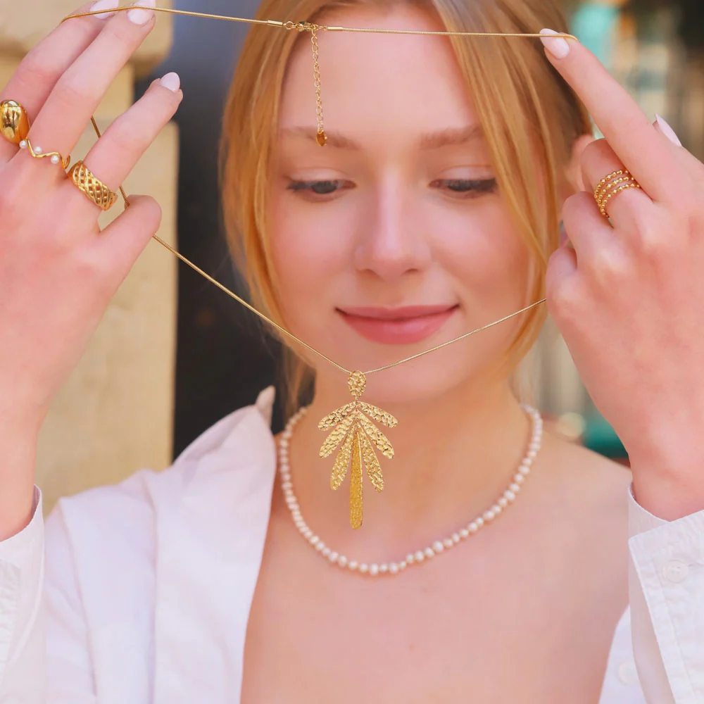 Les Cleias Ovata Necklace
