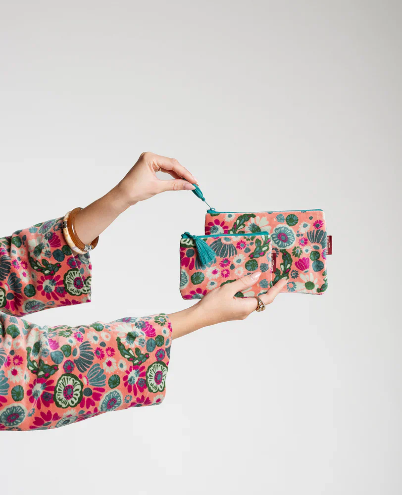 Les Touristes Medium Pouch Velvet Molly Coral - Image 3