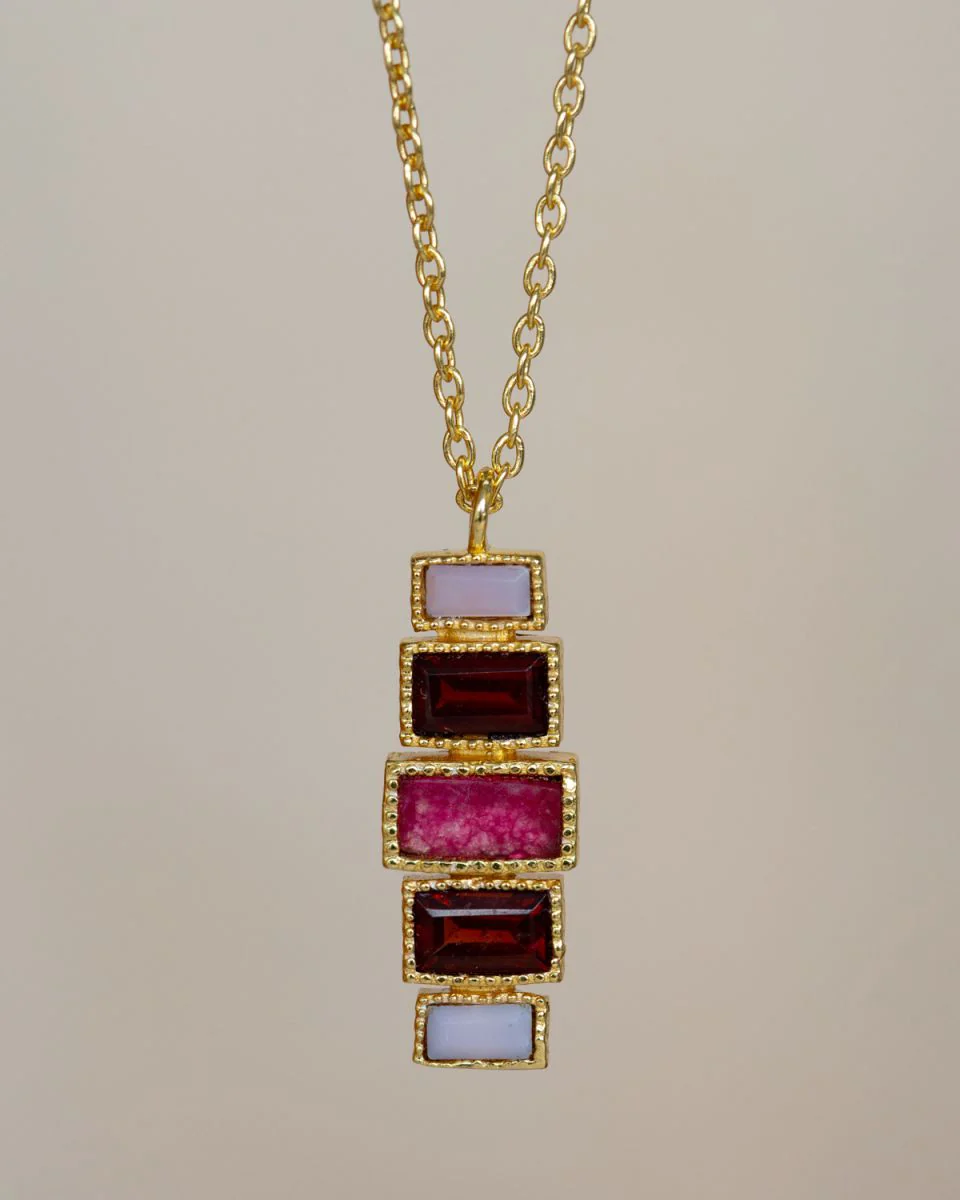 muja juma Aroa Ruby Steps Necklace