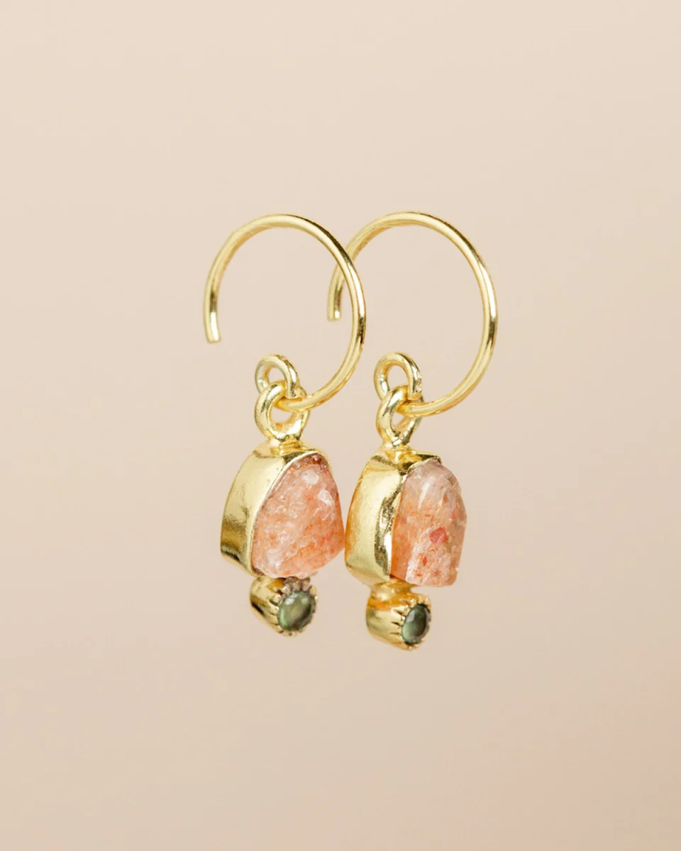 muja juma Mazarine Gold Earrings Peach Moonstone