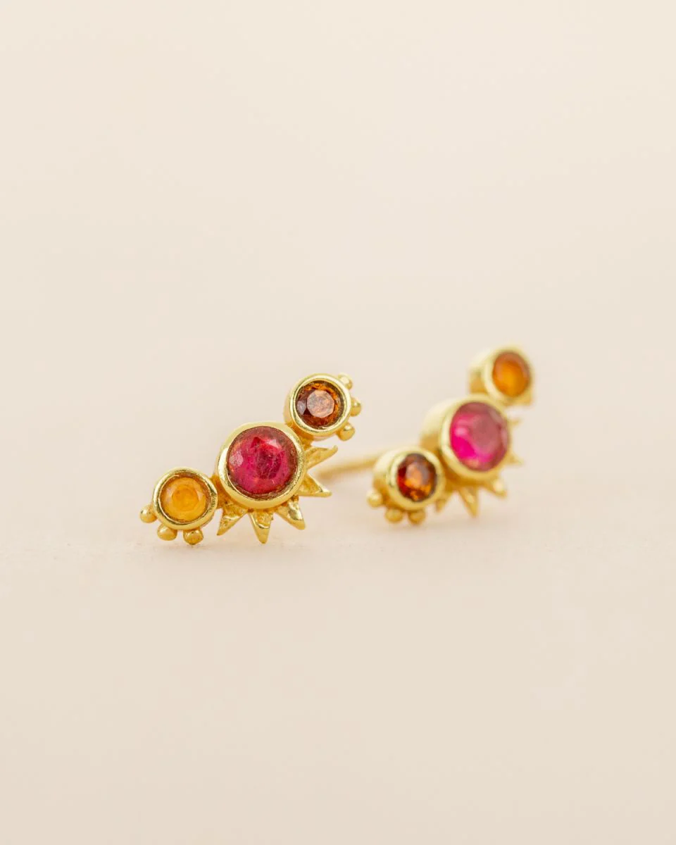 muja juma Pyxis Gold Stud Earrings Ruby