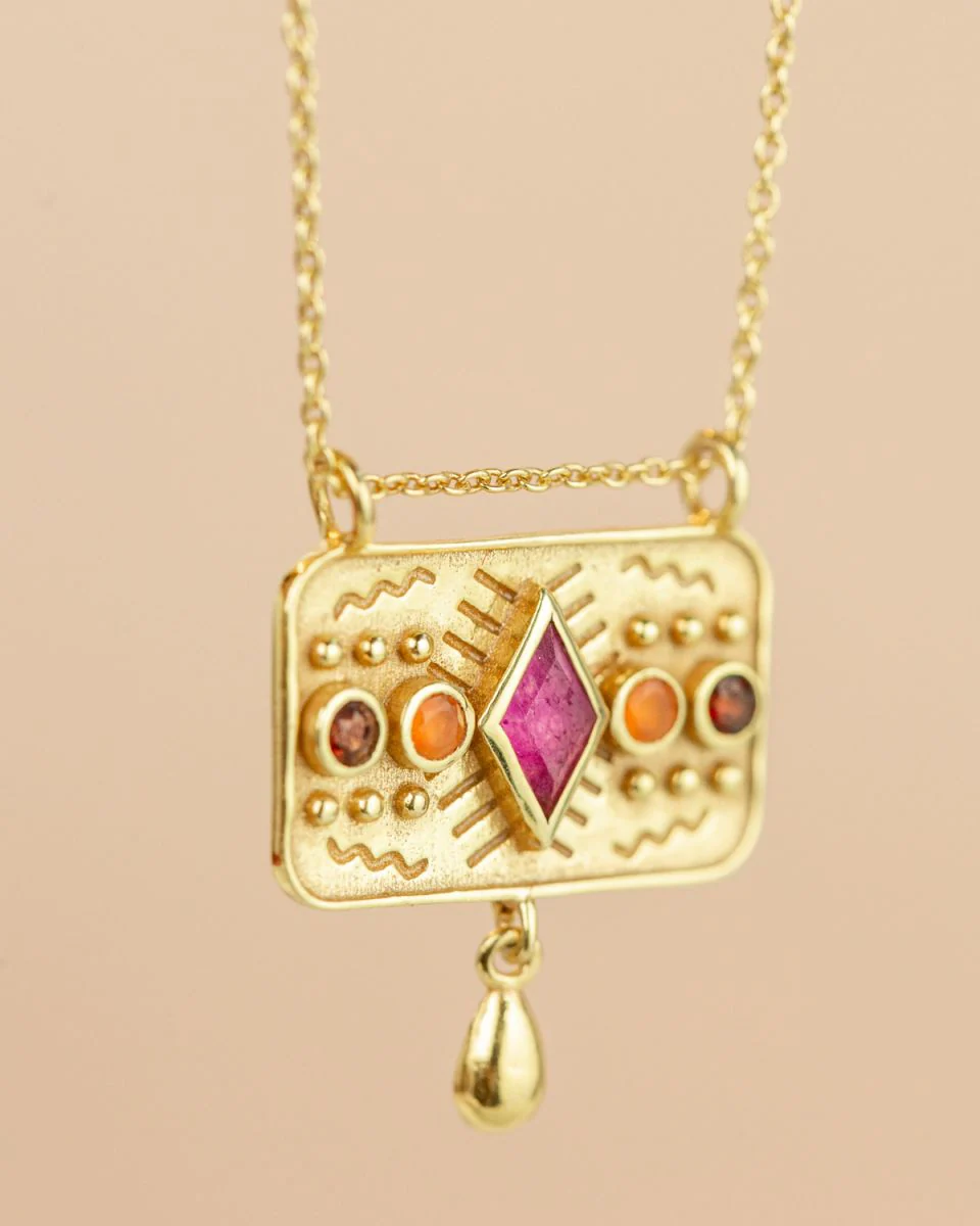 muja juma Titania Necklace Ruby
