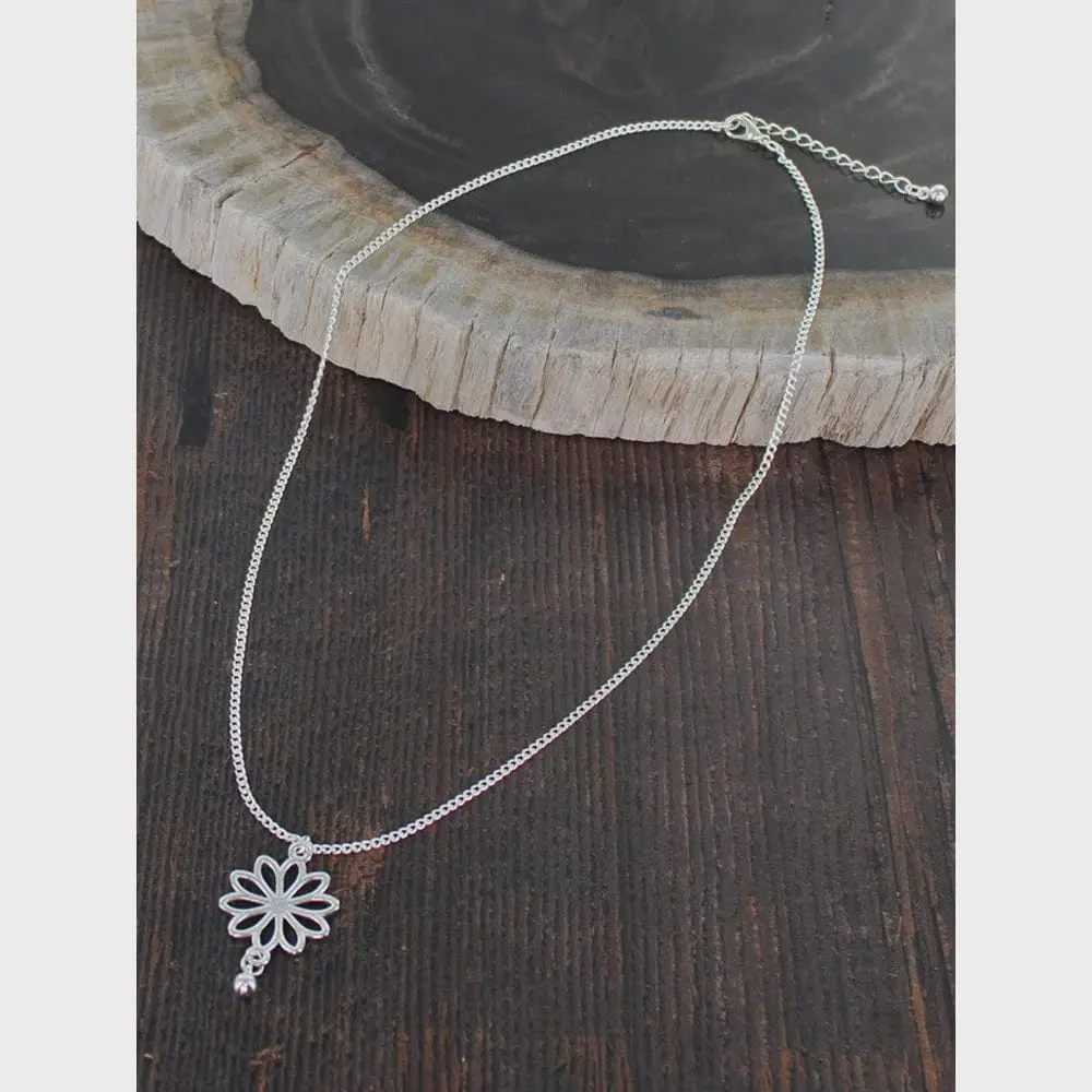 Suzie Blue Simple Chain Necklace Flower Pendant